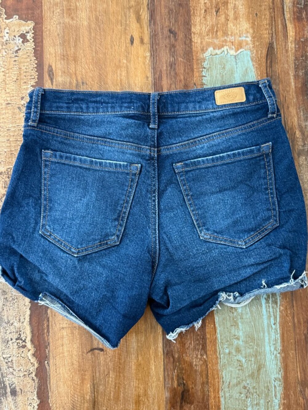 Sofia Jeans by Sofia Vergara Lila Distressed Cutoff Denim Shorts Size 4 - Picture 3 of 8